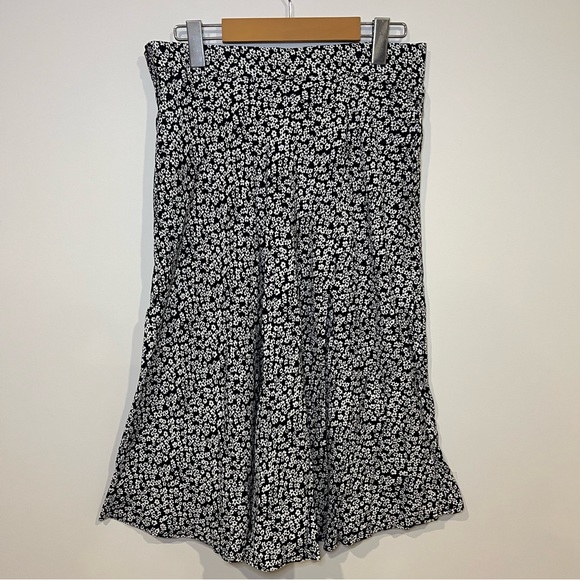 SHEIN Ditsy Floral Print Split Thigh Skirt - Picture 3 of 8